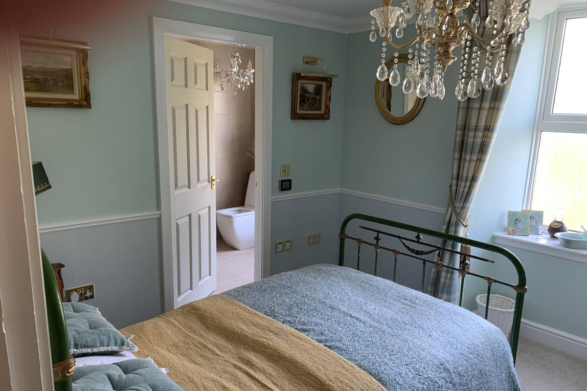 Ballacraine | Blackout drapes, iron/ironing board, rollaway beds (surcharge)