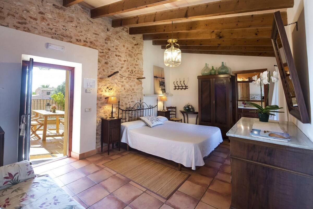 Superior Double Room (C) | In-room safe, iron/ironing board (on request), cots/infant beds