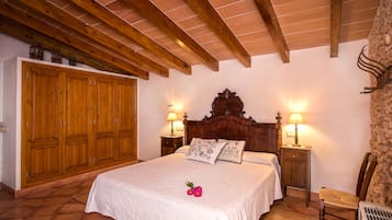 Appartement, 2 chambres (2 baños) | Coffres-forts dans les chambres, fer et planche à repasser