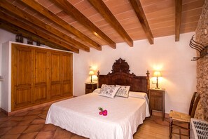 Apartamento, 2 habitaciones (2 baños) | Caja fuerte, tabla de planchar con plancha, cunas (de pago)