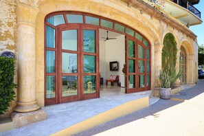 Entrada al alojamiento