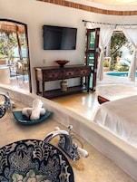 2 Br - La Paz | 浴室 | 淋浴设施、免费洗浴用品、吹风机、浴袍