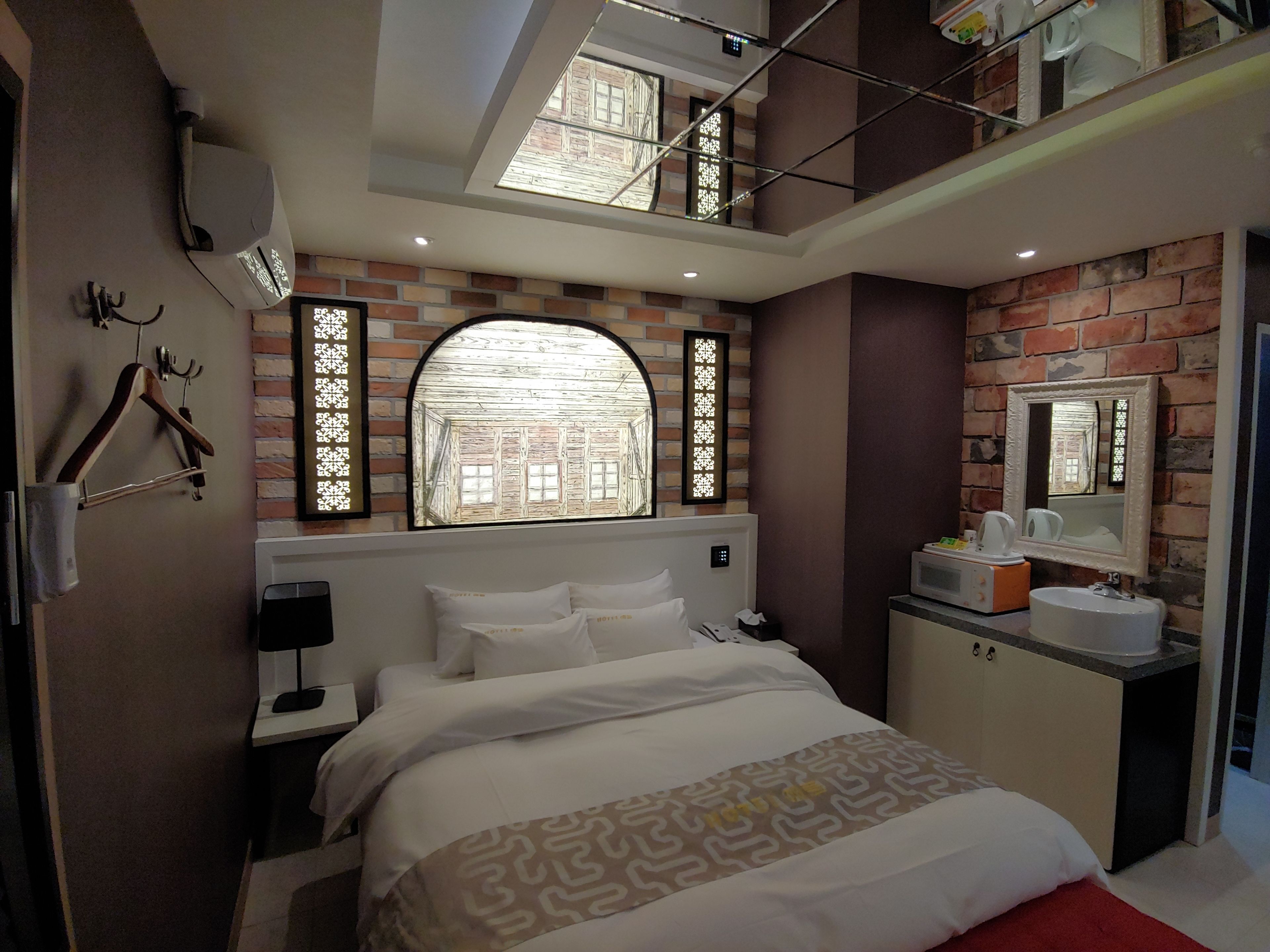 Premium bedding, down comforters, desk, laptop workspace