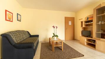Family Apartment | Soundproofing, iron/ironing board, rollaway beds, free WiFi