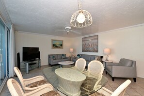 Living area - House Of The Sun #406GS (Sarasota)