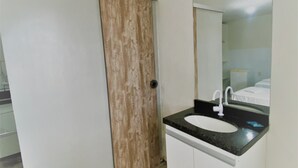 Studio Tiêu chuẩn | Màn/rèm cản sáng, bàn ủi/dụng cụ ủi quần áo 