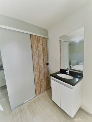 标准开间 | 遮光窗帘、熨斗/熨衣板、免费 WiFi、床单