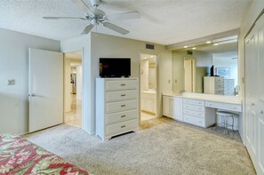 Room - Unit 511 – Newly Renovated Gulf Front Condo on Siesta Key (Sarasota)