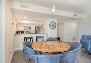 Dining - Luxury Gulf-Side Retreat | Remodeled 2-Bedroom Condo | Siesta Key (Sarasota)