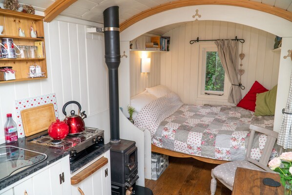 Cookware/dishes/utensils