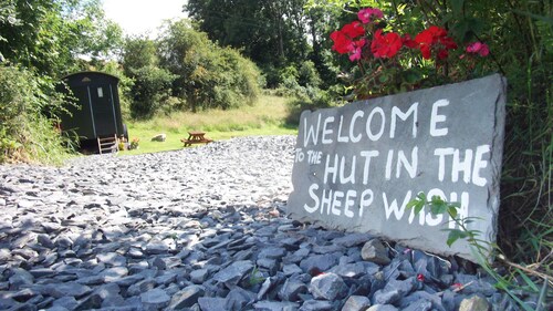 Hut in The Sheep Wash  - Cosy Shepherd's Hut with log burner - Pet-friendly.