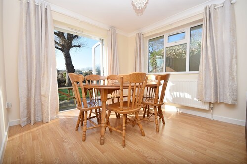St Marys, Hayling Island -  a bungalow that sleeps 6 guests  in 3 bedrooms