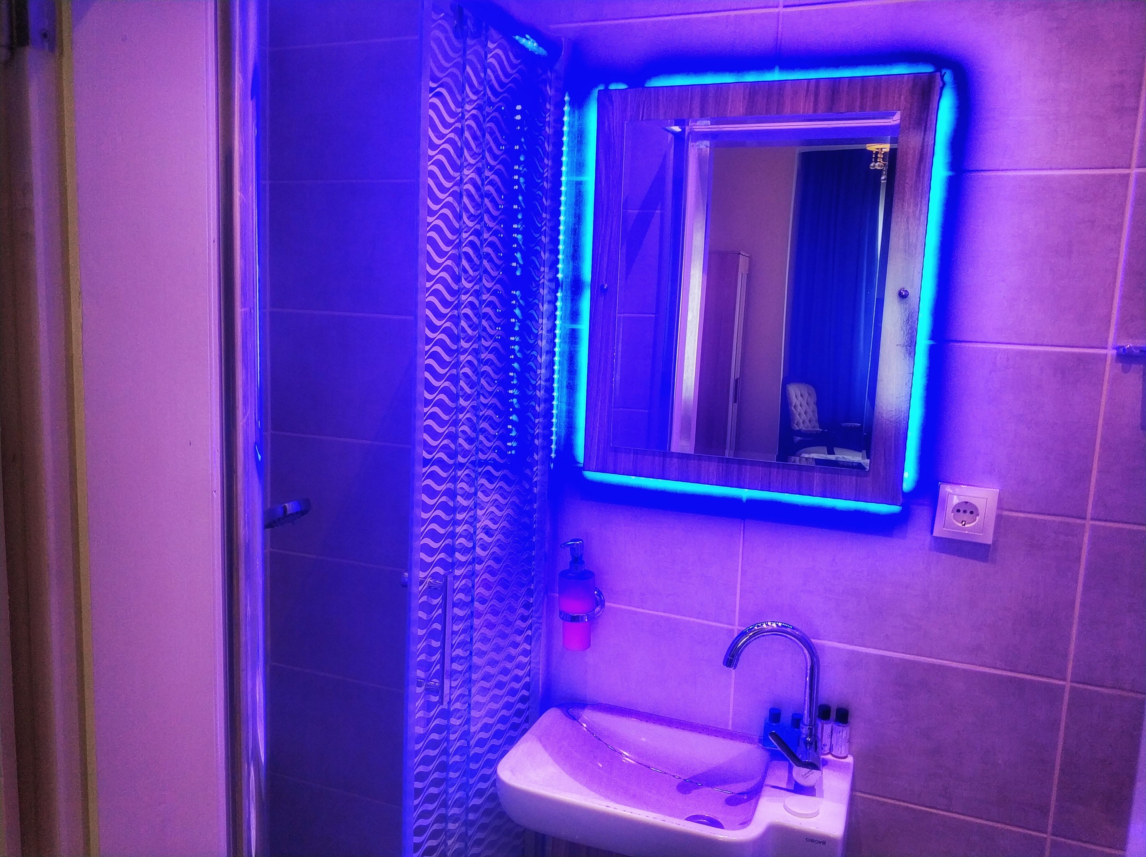 triple room | bathroom sink