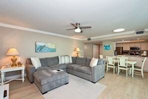 Living area - House Of The Sun #308GV (Sarasota)