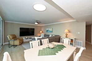 Living area - House Of The Sun #308GV (Sarasota)