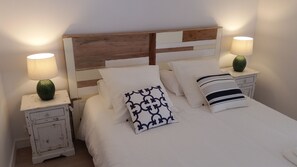 2 Schlafzimmer, BĂŒgeleisen/BĂŒgelbrett, Internetzugang, BettwĂ€sche
