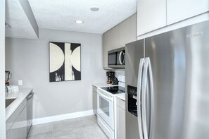 Private kitchen - Gulf View Condo with On-site Management - 411 (Sarasota)