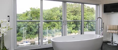 Bathtub