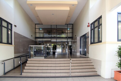 ADELAIDE CBD APARTMENT - 3BR, 2BATH & CARPARK