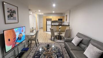 Smart TV, DVD player