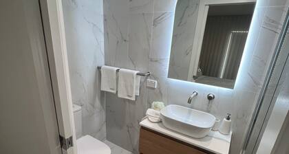 ADELAIDE CBD APARTMENT - 3BR, 2BATH & CARPARK
