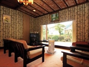 Living area - Kurami Onsen Ryokan Suigetsu (Kakegawa)