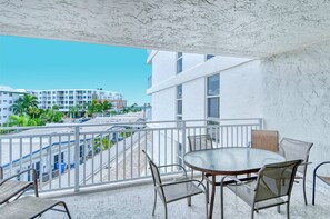Outdoor dining - House Of The Sun #301GS (Sarasota)