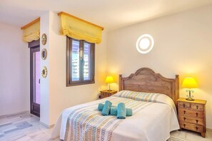 2 bedrooms, iron/ironing board, WiFi