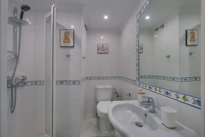 Hair dryer, towels - RDR165 - Apt. Puerto Banús (Marbella)