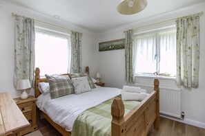3 habitaciones, tabla de planchar con plancha, wifi y ropa de cama