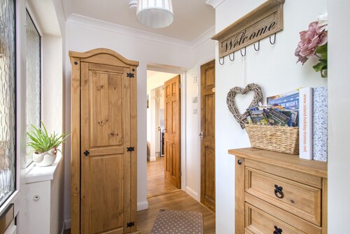 Queen Bower Farm Lodge -  a bungalow that sleeps 4 guests  in 3 bedrooms