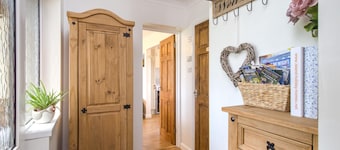 Queen Bower Farm Lodge - a bungalow that sleeps 4 guests in 3 bedrooms