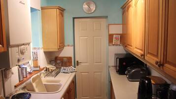 Microwave, oven, coffee/tea maker, cookware/dishes/utensils