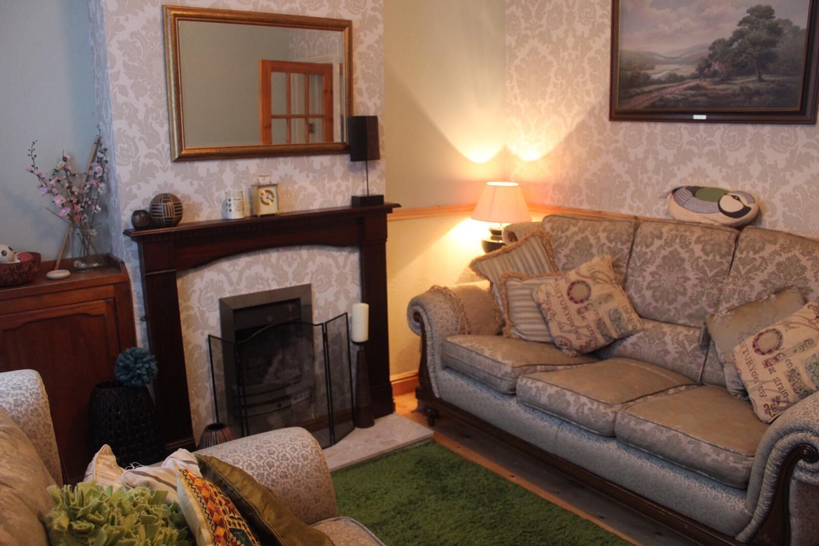 Smart TV, fireplace