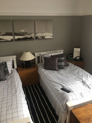 3 soverom, strykejern/-brett, wi-fi og sengetøy