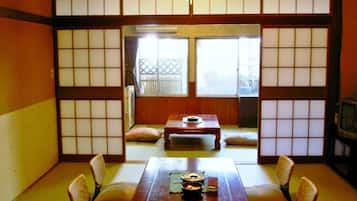Japanese Style Room | Down comforters, in-room safe, free WiFi