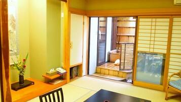 Phòng truyền thống (JPN Style with Private Open Air Bath) | Chăn bông, két bảo mật tại phòng, truy cập Internet không dây miễn phí