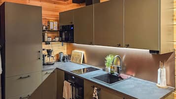 Fridge, microwave, dishwasher, cookware/dishes/utensils