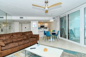 Living area - Bright & Comfortable Gulf-Side Retreat (Sarasota)