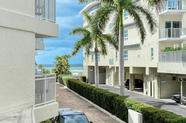 Property grounds - Bright & Comfortable Gulf-Side Retreat (Sarasota)