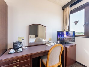 Escritorio, espacio para trabajar con un portátil, wifi gratis