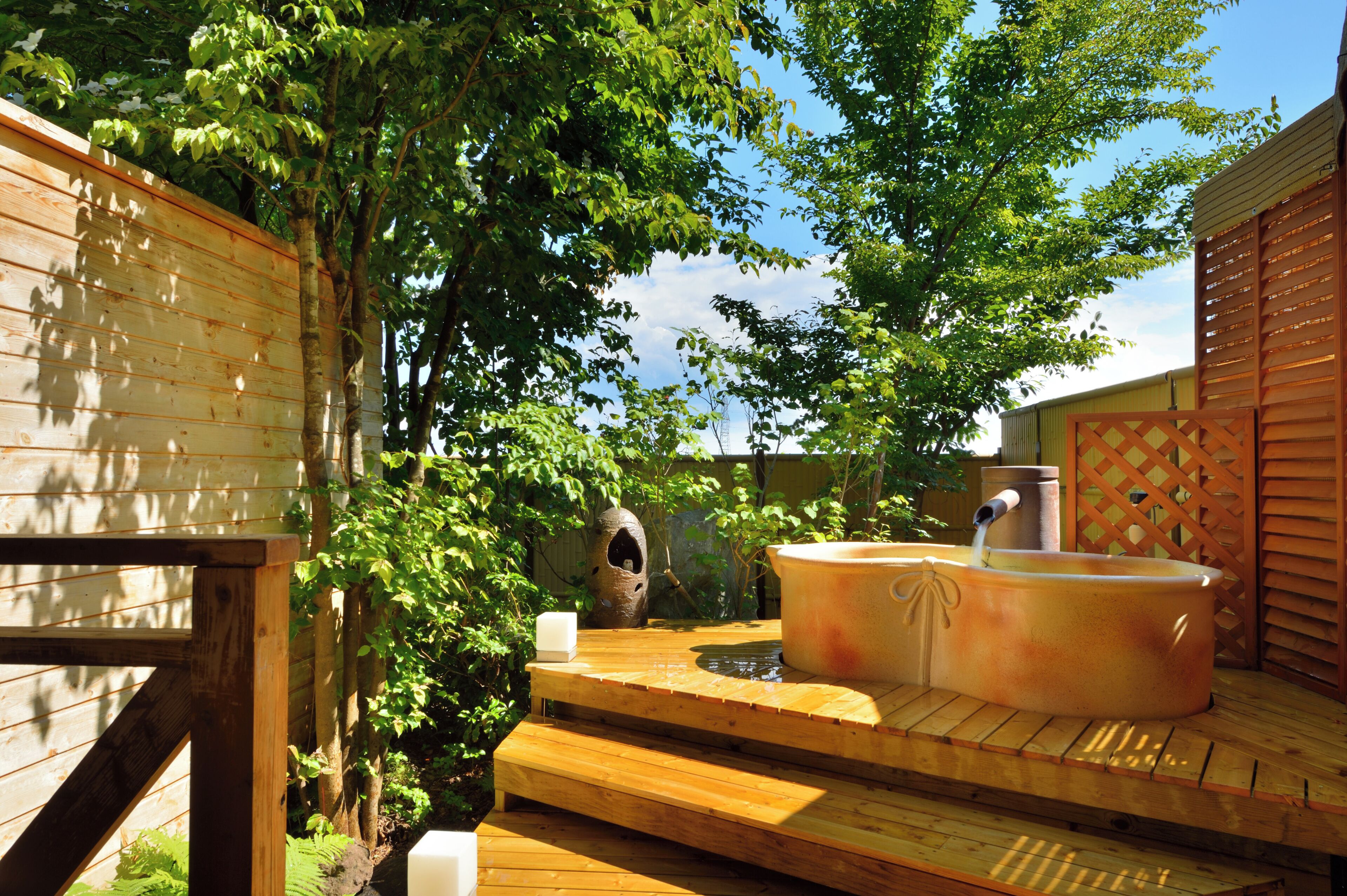 Outdoor spa tub