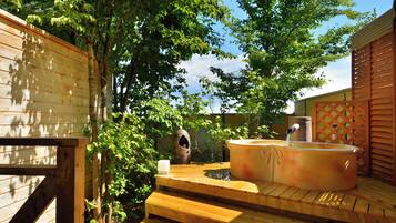 Bathtub spa outdoor