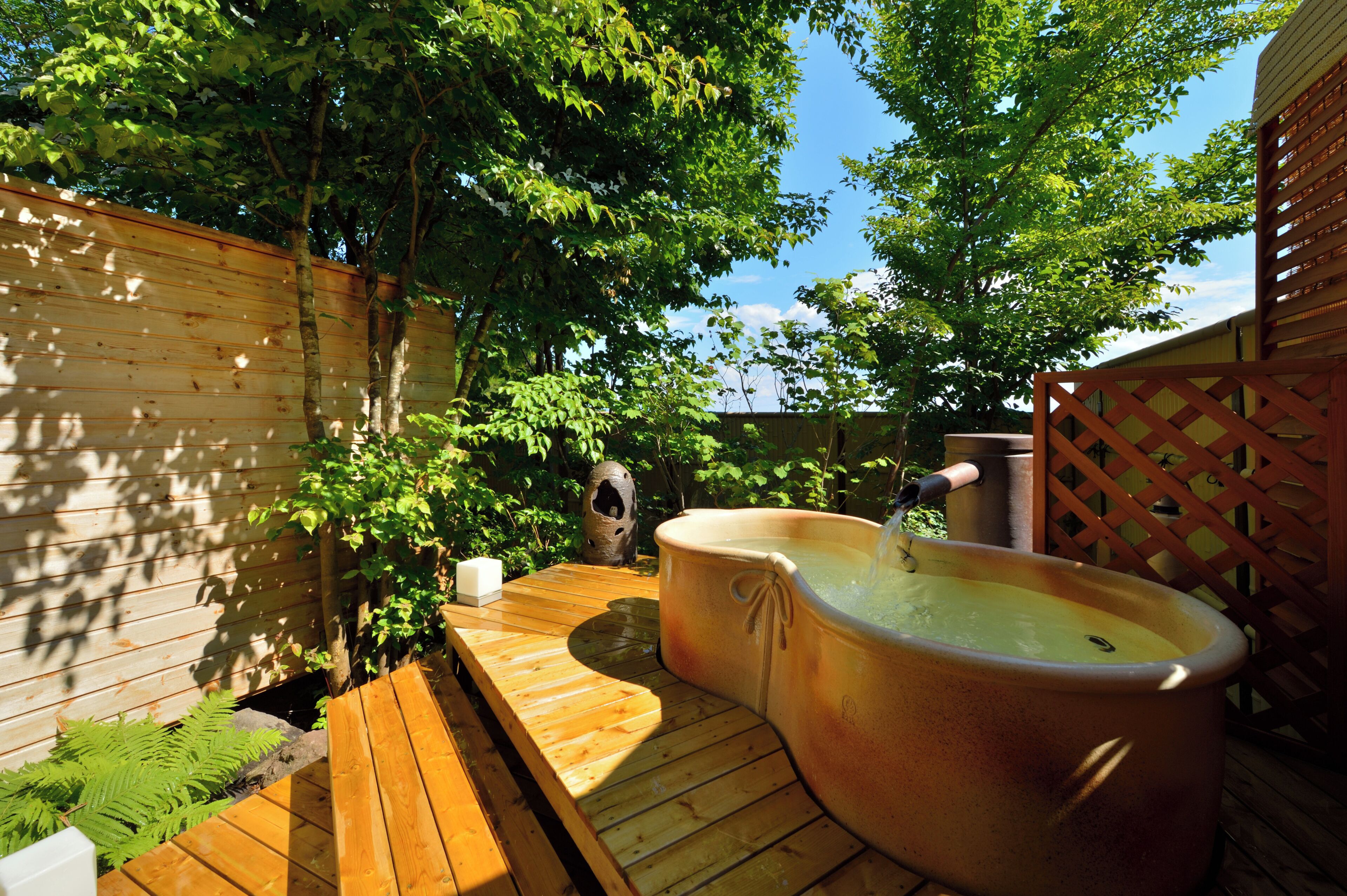 Outdoor spa tub