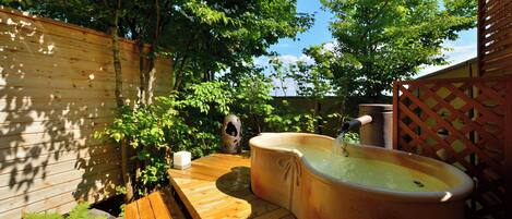 Outdoor spa tub