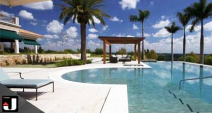 Beautiful and large apartment with 360 meters.