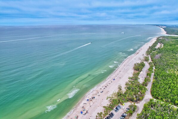 Beach umbrellas - Affordable First Floor Condo - Walk to the Beach (Naples)
