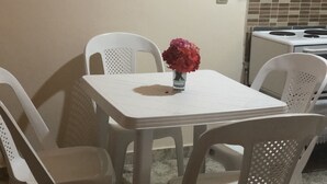 Familienhaus, 2 Schlafzimmer, Gartenblick | Eigene Küche