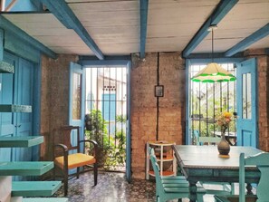 Exclusive-Loft, 1 Schlafzimmer, Blick auf den Innenhof | Wohnbereich