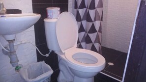 Maison familiale, vue sur la baie | Salle de bain | Douche, articles de toilette (gratuits), serviettes fournies, savon